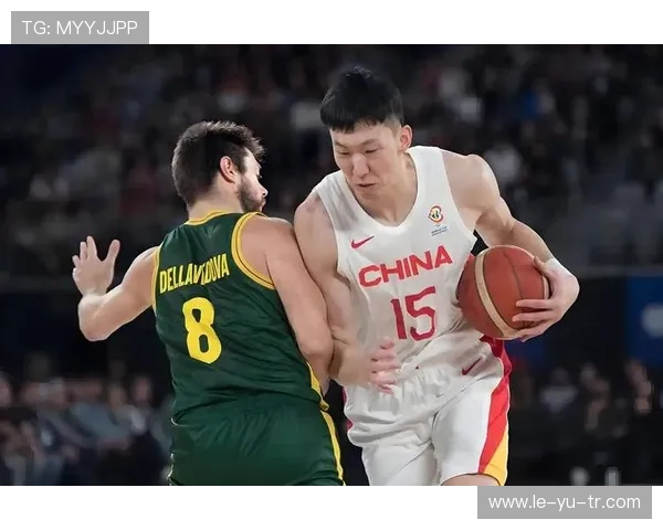 周琦展现强大内线护框能力，成防守核心