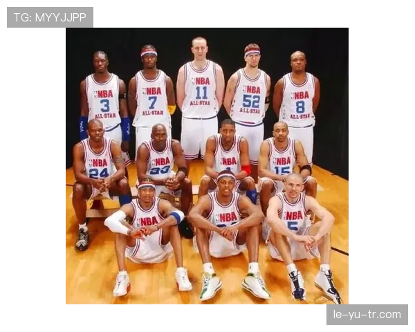 阿伦全明星三分秀引爆全场,球迷盛赞其神准表现 阿伦全明星三分秀引爆全场,球迷盛赞其神准表现