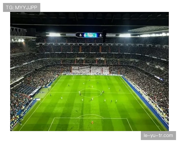 克鲁伊夫职业生涯里程碑回顾：传奇巨星闪耀绿茵场