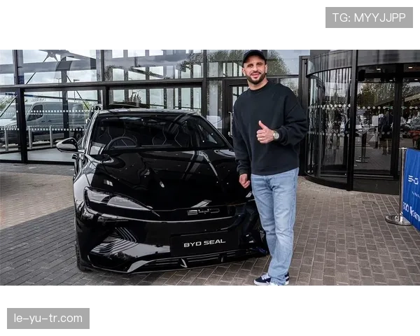 凯尔·沃 Walker 入选英超最佳阵容:顶级边后卫地位解析 凯尔·沃 Walker 入选英超最佳阵容:顶级边后卫地位解析