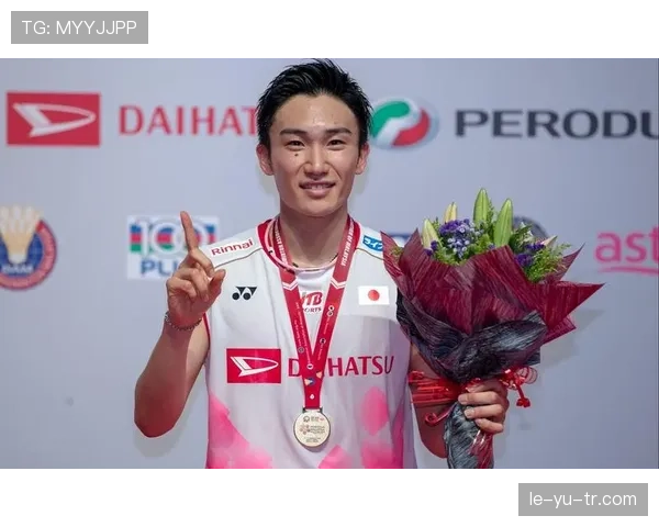 桃田贤斗训练完直接去居酒屋点最贵清酒，这自律和放纵切换得也太丝滑了